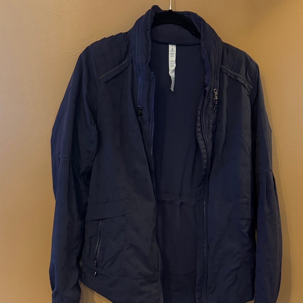 Lululemon Athletica women’s Dark Blue Windbreaker